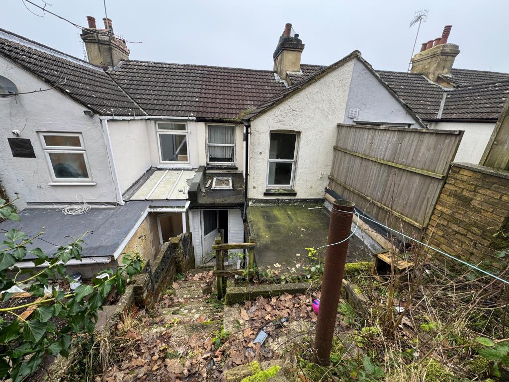 Lot: 136 - TERRACE HOUSE FOR IMPROVEMENT - Rear elevation from terrace garden